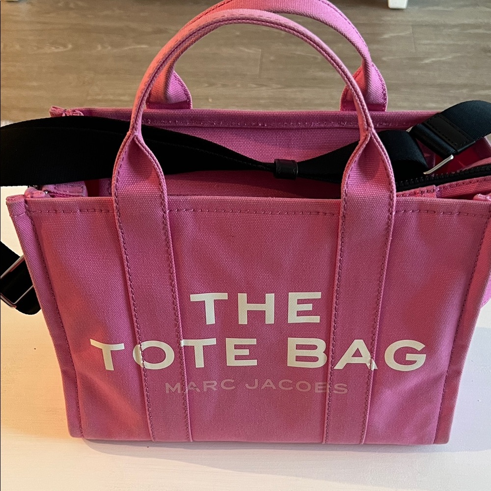 Marc Jacobs Vibrant Pink Tote Bag - Picture 2 of 9
